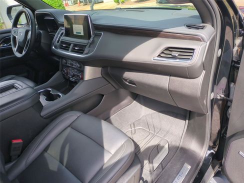 Used 2024 Chevrolet Tahoe Z71 w/ Luxury Package AWD/4WD image 37
