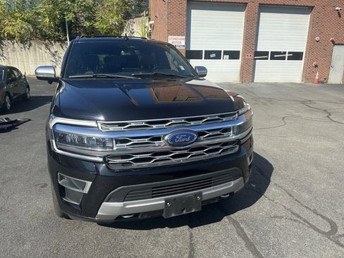 Used 2022 Ford Expedition Platinum image 2