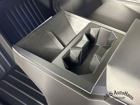 Used 2024 Tesla Cybertruck AWD Crew Cab image 10