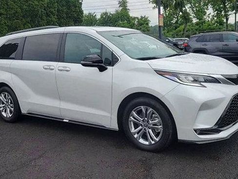 Certified 2023 Toyota Sienna XSE AWD/4WD image 2
