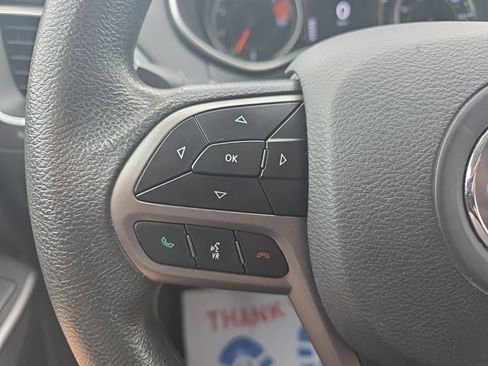 Used 2019 Jeep Cherokee Latitude w/ Popular Appearance Group image 19