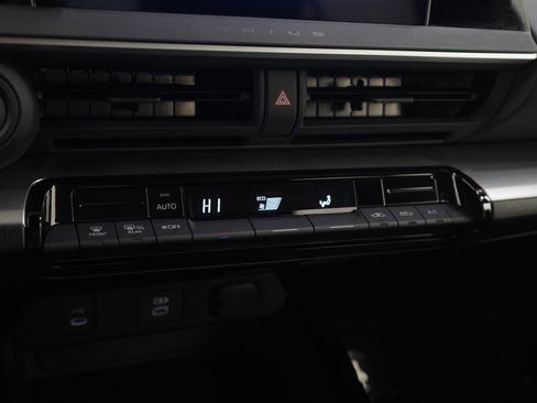 Used 2025 Toyota Prius LE image 20