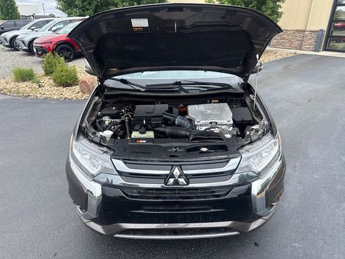 Used 2018 Mitsubishi Outlander GT AWD/4WD image 37
