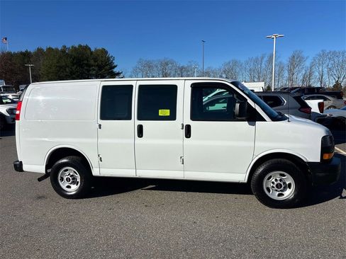 Used 2019 GMC Savana 2500 w/ Enhanced Convenience Package image 2