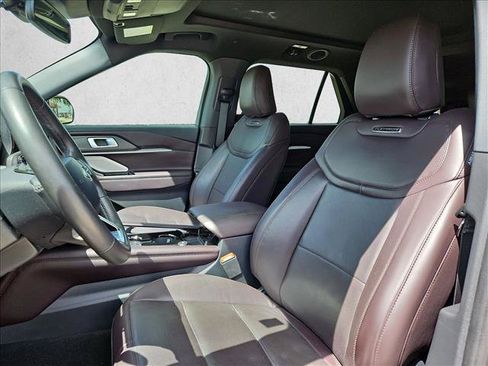Used 2025 Ford Explorer Platinum RWD image 16