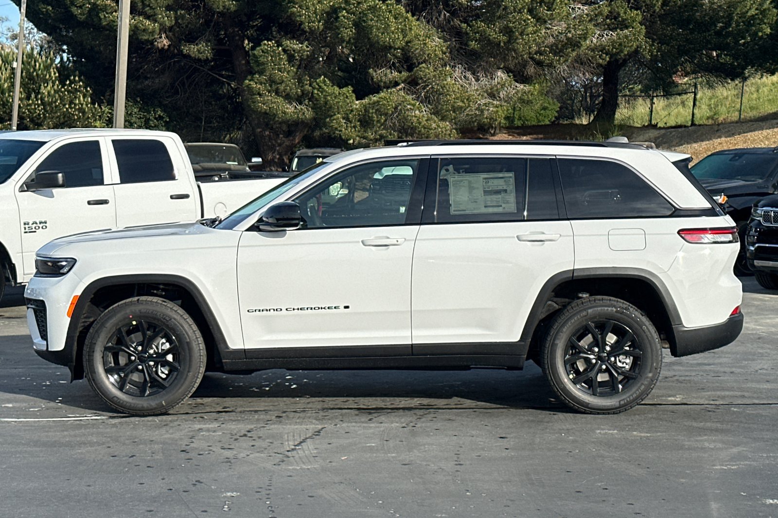 New 2026 Jeep Grand Cherokee Altitude AWD/4WD image 7