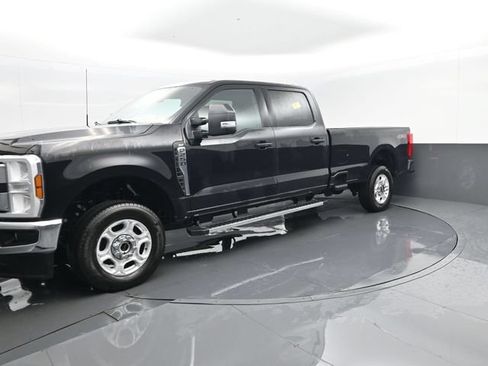 Used 2025 Ford F250 XLT AWD/4WD image 2