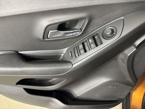 Used 2017 Chevrolet Trax LT w/ Sun & Sound Package image 21