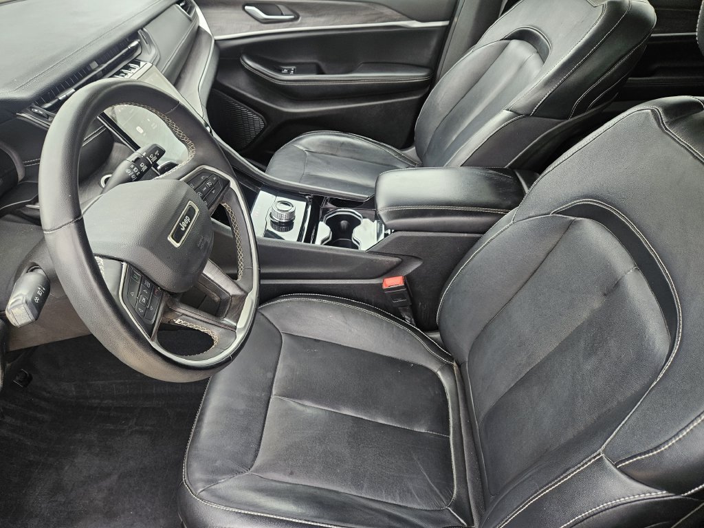 Used 2023 Jeep Grand Cherokee L Limited w/ Black Appearance Package RWD image 13