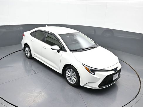 Certified 2025 Toyota Corolla LE image 34