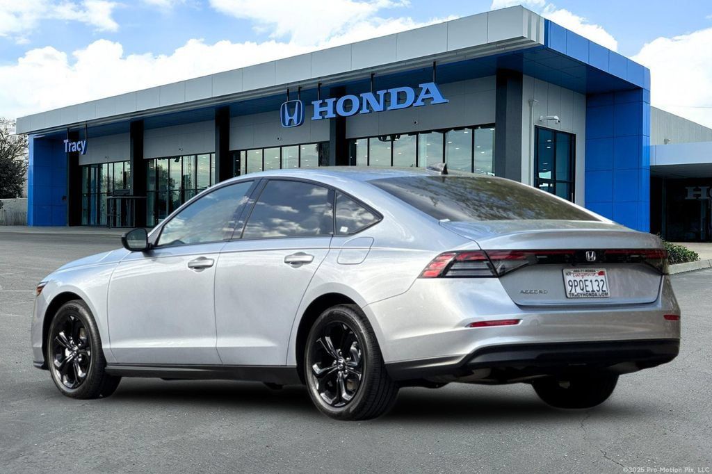 Used 2025 Honda Accord SE image 10