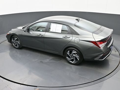 Certified 2025 Hyundai Elantra Sport image 36
