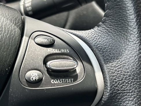 Used 2014 Nissan Pathfinder SV AWD/4WD image 29