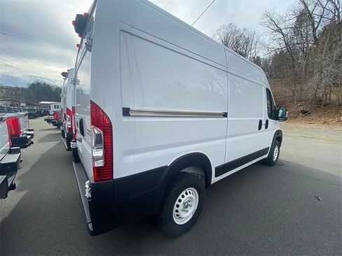 Used 2024 RAM ProMaster 2500 w/ Safety Group image 14