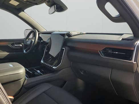 Certified 2025 GMC Yukon Denali image 14