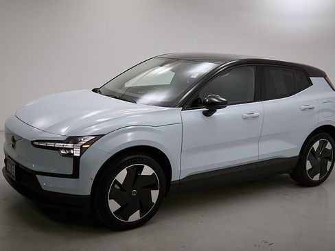 Certified 2025 Volvo EX30 Ultra w/ Climate Package image 6