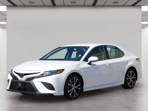 Used 2018 Toyota Camry SE w/ Protection Package (Q2) image 2