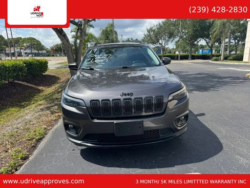 Used 2019 Jeep Cherokee Latitude Plus FWD image 3