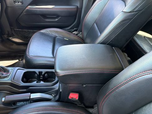 Used 2019 Jeep Wrangler Unlimited Rubicon AWD/4WD image 14
