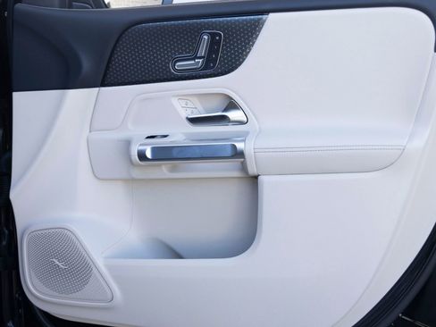 Used 2026 Mercedes-Benz GLB 250 image 25