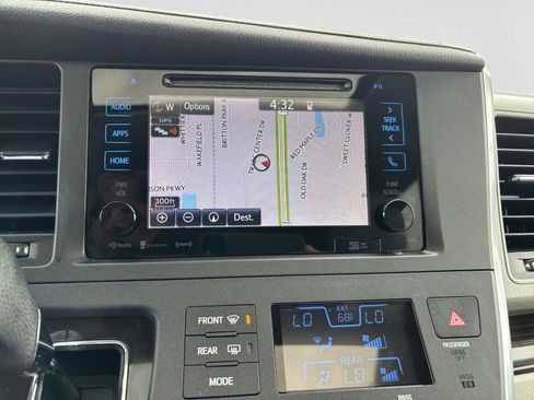 Used 2016 Toyota Sienna XLE Premium FWD image 21