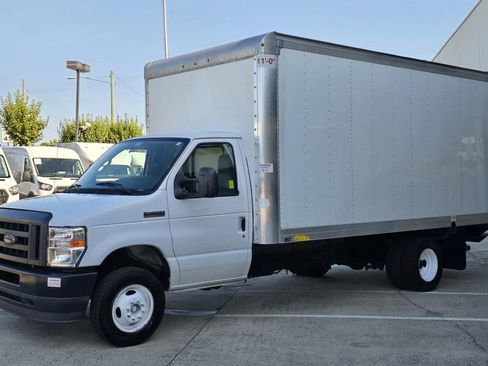 Used 2021 Ford E-450 and Econoline 450 Super Duty w/ Power Windows & Locks Group image 8