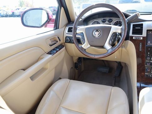 Used 2010 Cadillac Escalade Luxury image 21