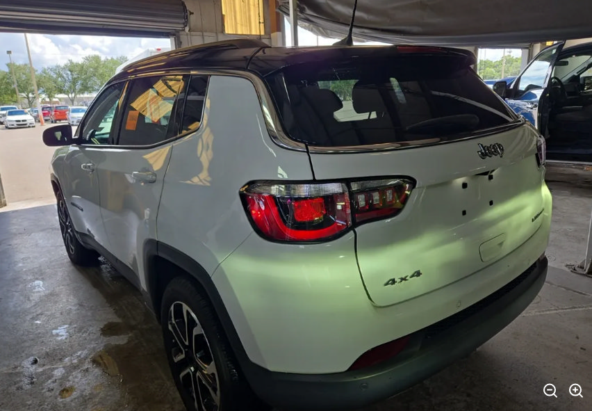 Used 2023 Jeep Compass Limited AWD/4WD image 2