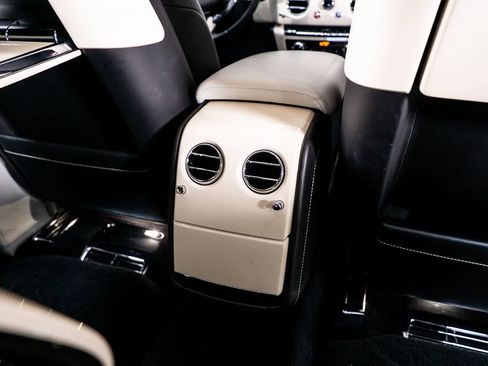 Used 2019 Rolls-Royce Phantom Sedan RWD image 51