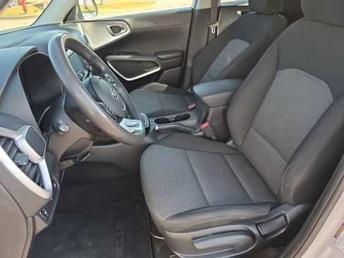 Used 2020 Kia Soul LX image 12