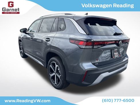 New 2025 Volkswagen Tiguan SE image 3