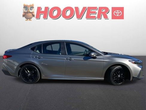 Used 2025 Toyota Camry SE w/ Convenience Package image 2
