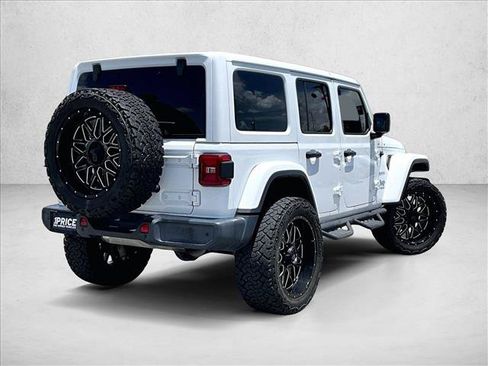 Used 2018 Jeep Wrangler Unlimited Sahara AWD/4WD image 2