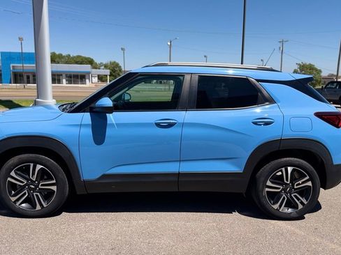 Used 2024 Chevrolet TrailBlazer LT w/ LT Cold Weather Package FWD image 11