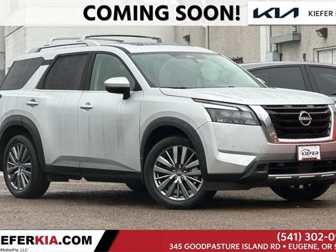 Used 2025 Nissan Pathfinder SL w/ SL Premium Package AWD/4WD image 1