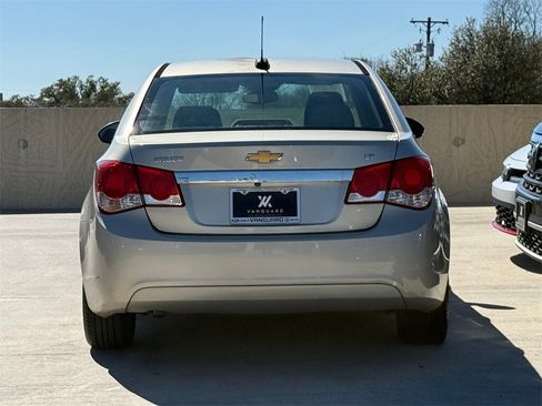 Used 2016 Chevrolet Cruze LT w/ Technology Package image 9