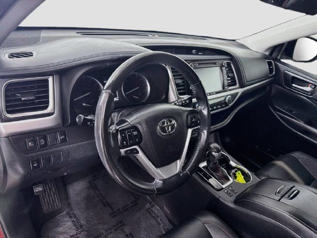 Certified 2019 Toyota Highlander SE w/ Nightshade Edition FWD image 10
