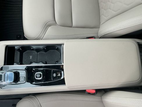 New 2026 Volvo XC90 B6 Plus w/ Protection Package Premier AWD/4WD image 11