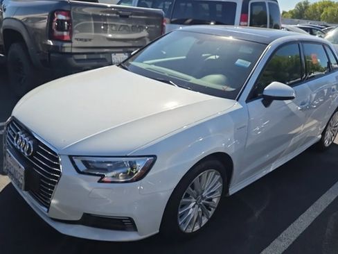 Used 2018 Audi A3 e-tron Premium FWD image 2