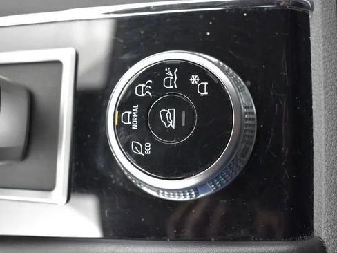 Used 2024 Mitsubishi Outlander FWD image 35