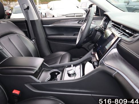 Used 2024 Jeep Grand Cherokee Limited w/ Black Appearance Package image 30