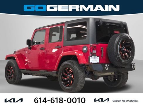 Used 2014 Jeep Wrangler Unlimited Sahara w/ Connectivity Group AWD/4WD image 11