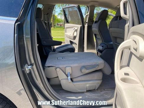 Used 2011 Chevrolet Traverse LT w/ Personal Connectivity Package FWD image 32