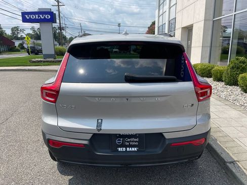 Used 2025 Volvo XC40 B5 Plus AWD/4WD image 4