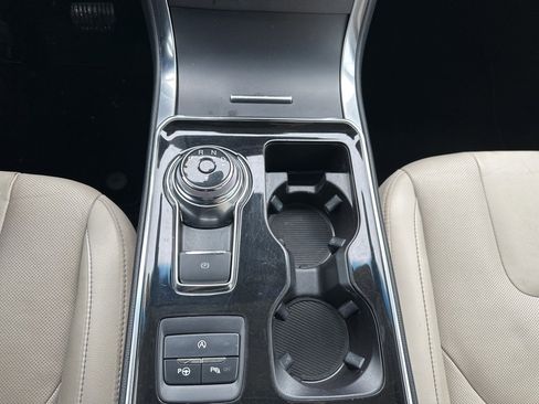 Used 2019 Ford Edge Titanium w/ Equipment Group 301A image 6