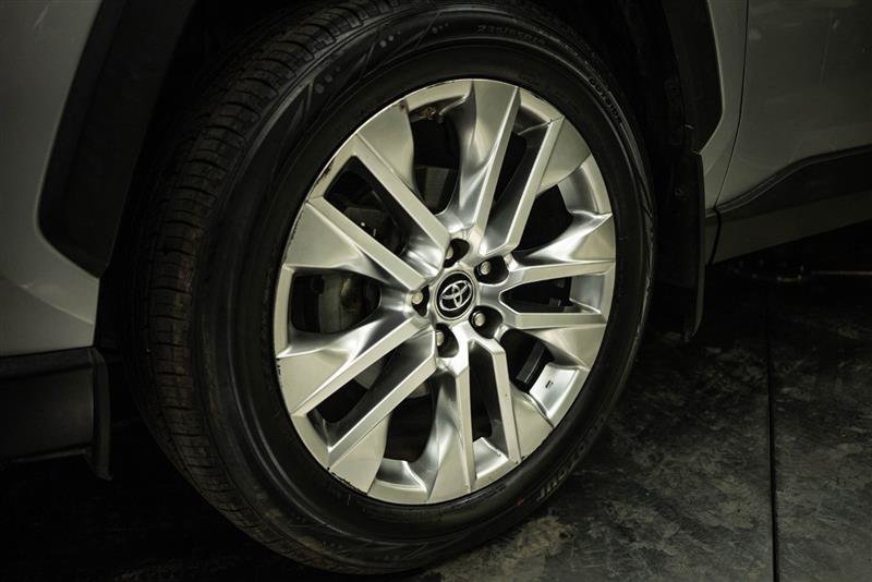 Used 2019 Toyota RAV4 Limited w/ Carpet Mat Package FWD image 3
