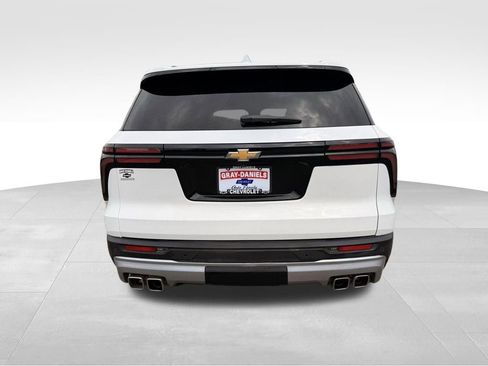 Certified 2025 Chevrolet Traverse LT FWD image 6