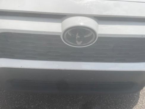 Used 2022 Toyota RAV4 XLE w/ Convenience Package FWD image 3
