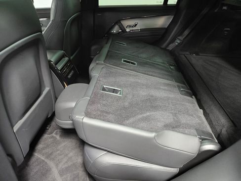 Used 2025 Land Rover Range Rover Sport SE image 40