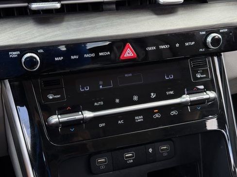 Used 2024 Kia Carnival EX FWD image 19